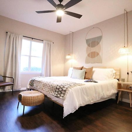 Nomad Retreat King Bed Boutique Condo W Garage Gainesville Exterior foto