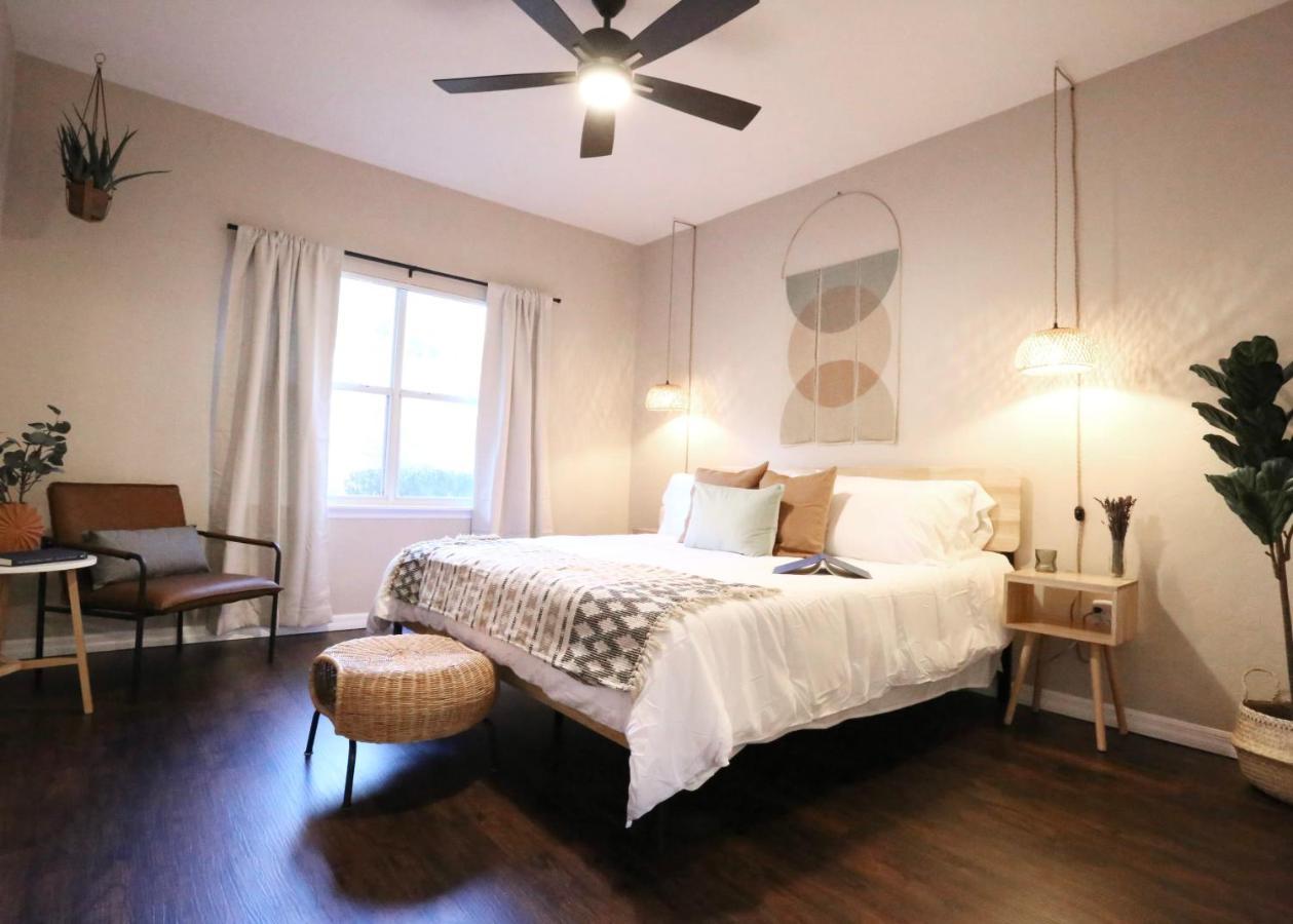 Nomad Retreat King Bed Boutique Condo W Garage Gainesville Exterior foto