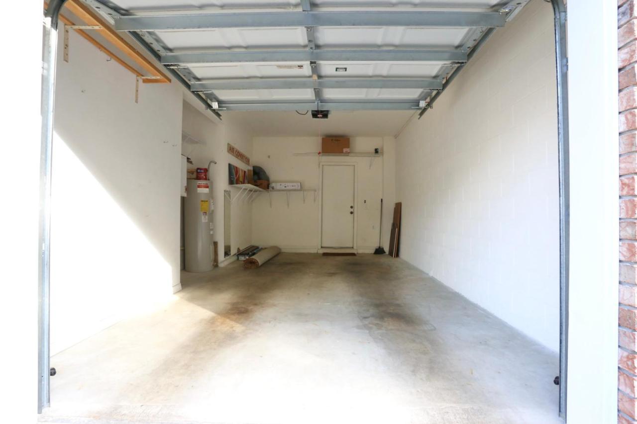 Nomad Retreat King Bed Boutique Condo W Garage Gainesville Exterior foto