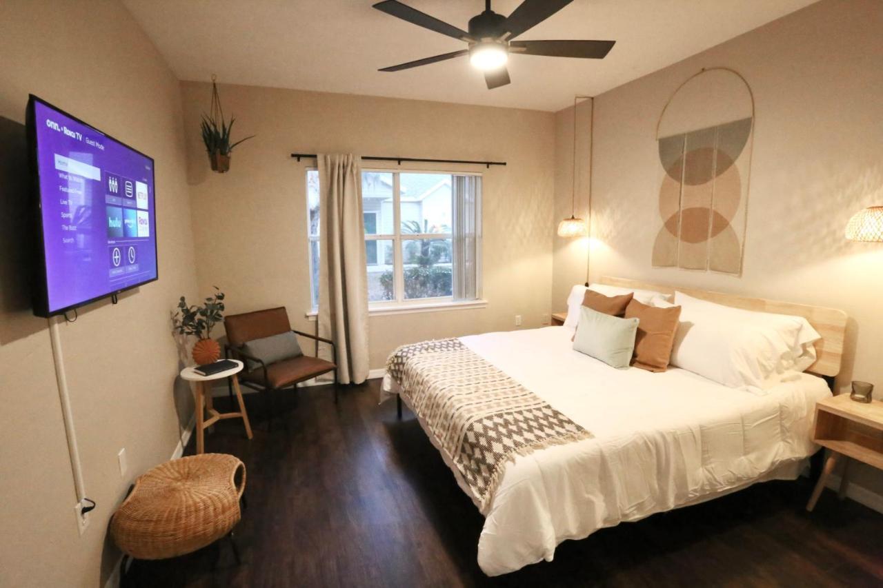 Nomad Retreat King Bed Boutique Condo W Garage Gainesville Exterior foto